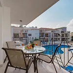 Poppy Apartment *