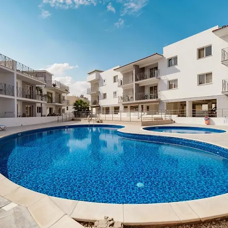 Poppy * Paralimni